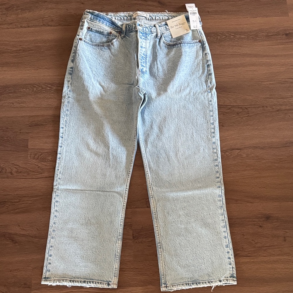 NWT Abercrombie & Fitch Light Blue 90’s Baggy Low Rise Jeans